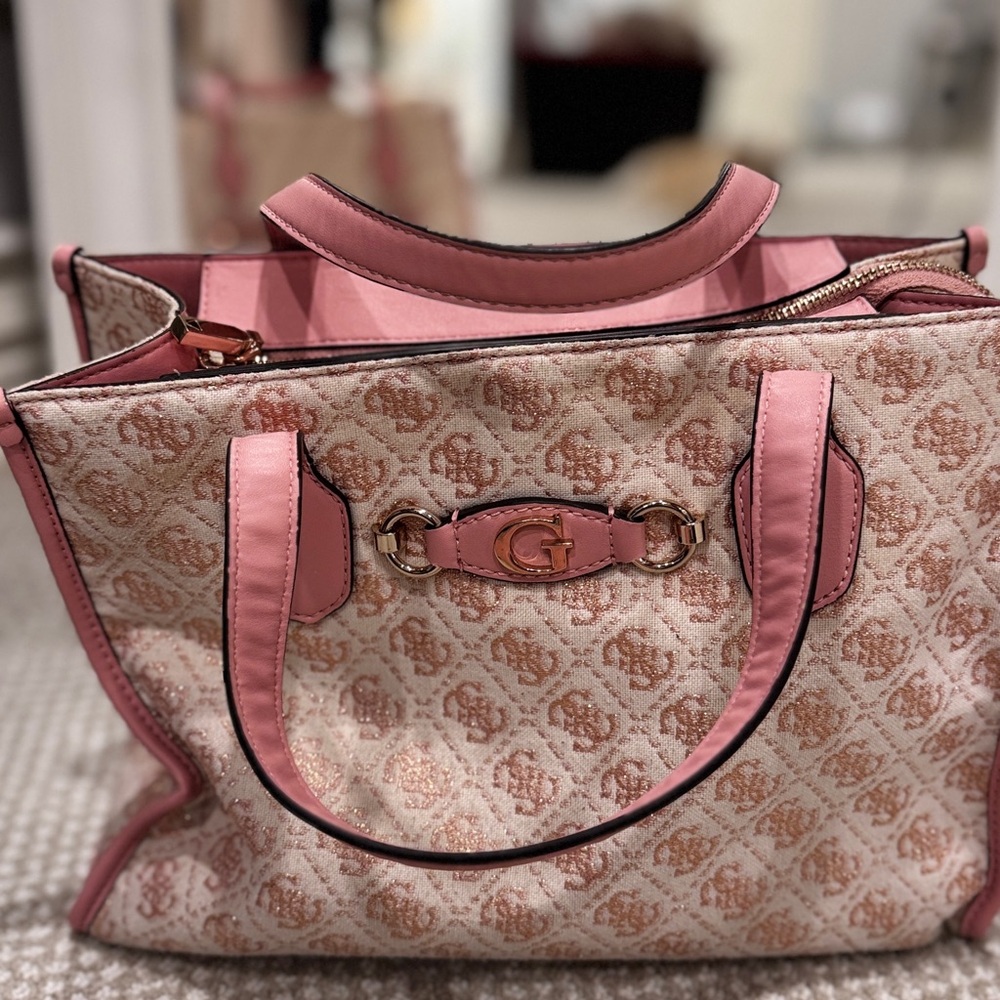 GUESS Izzy Girlfriend Tote Bag Salmon Logo - Picture 11 of 13